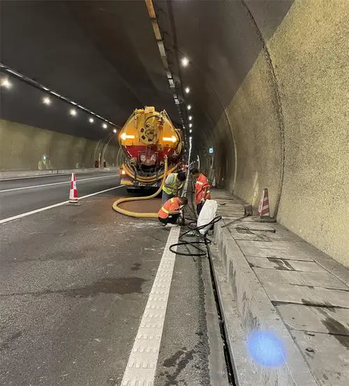 宜良隧道排水渠清淤